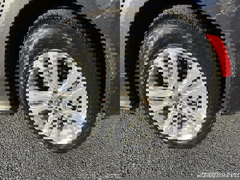 Used 2017 Chrysler 200 Limited Platinum image 9