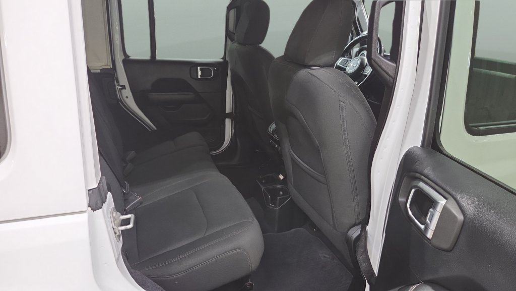 Used 2018 Jeep Wrangler Unlimited Sahara w/ Safetytec Group AWD/4WD image 24