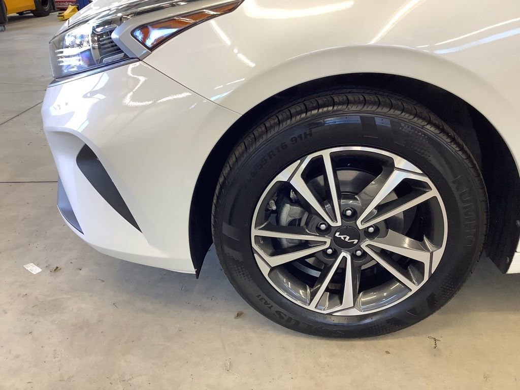 Certified 2023 Kia Forte LXS FWD image 17