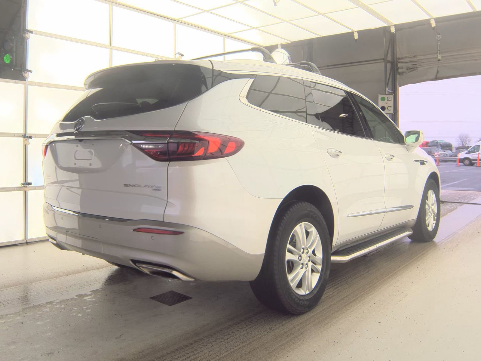 Used 2019 Buick Enclave Essence image 4