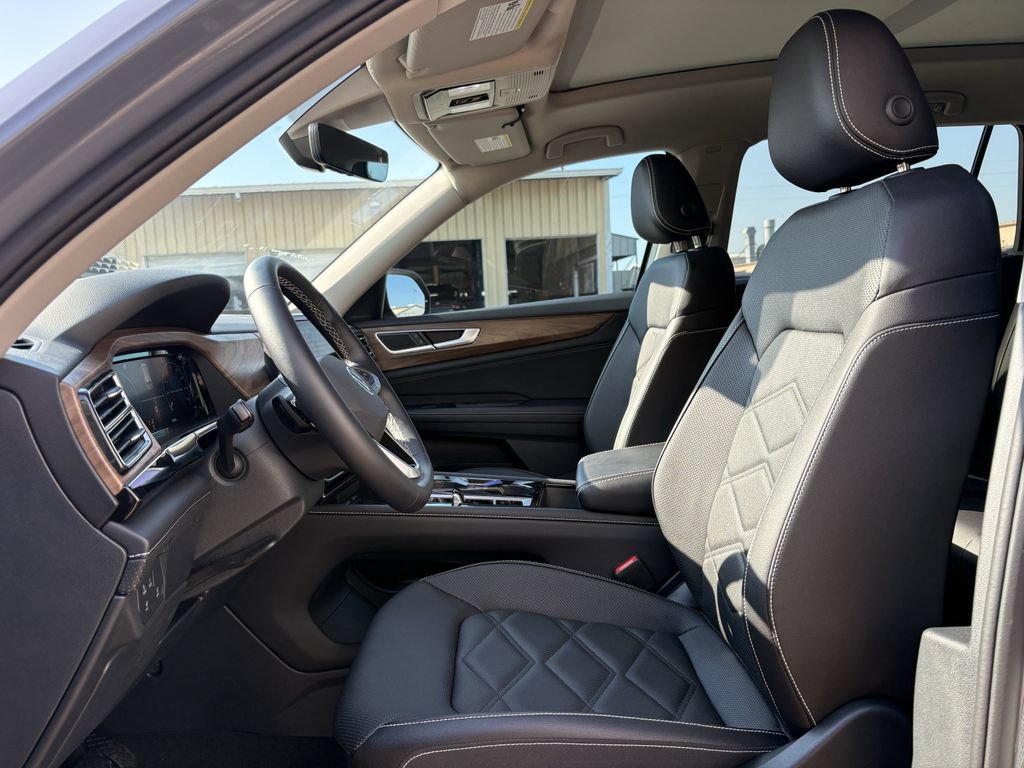 Used 2025 Volkswagen Atlas SE FWD image 12