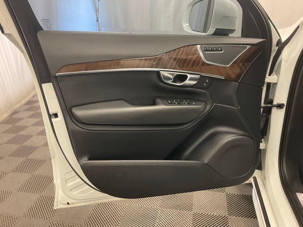 Used 2016 Volvo XC90 T6 Momentum w/ Momentum Plus Package AWD/4WD image 15