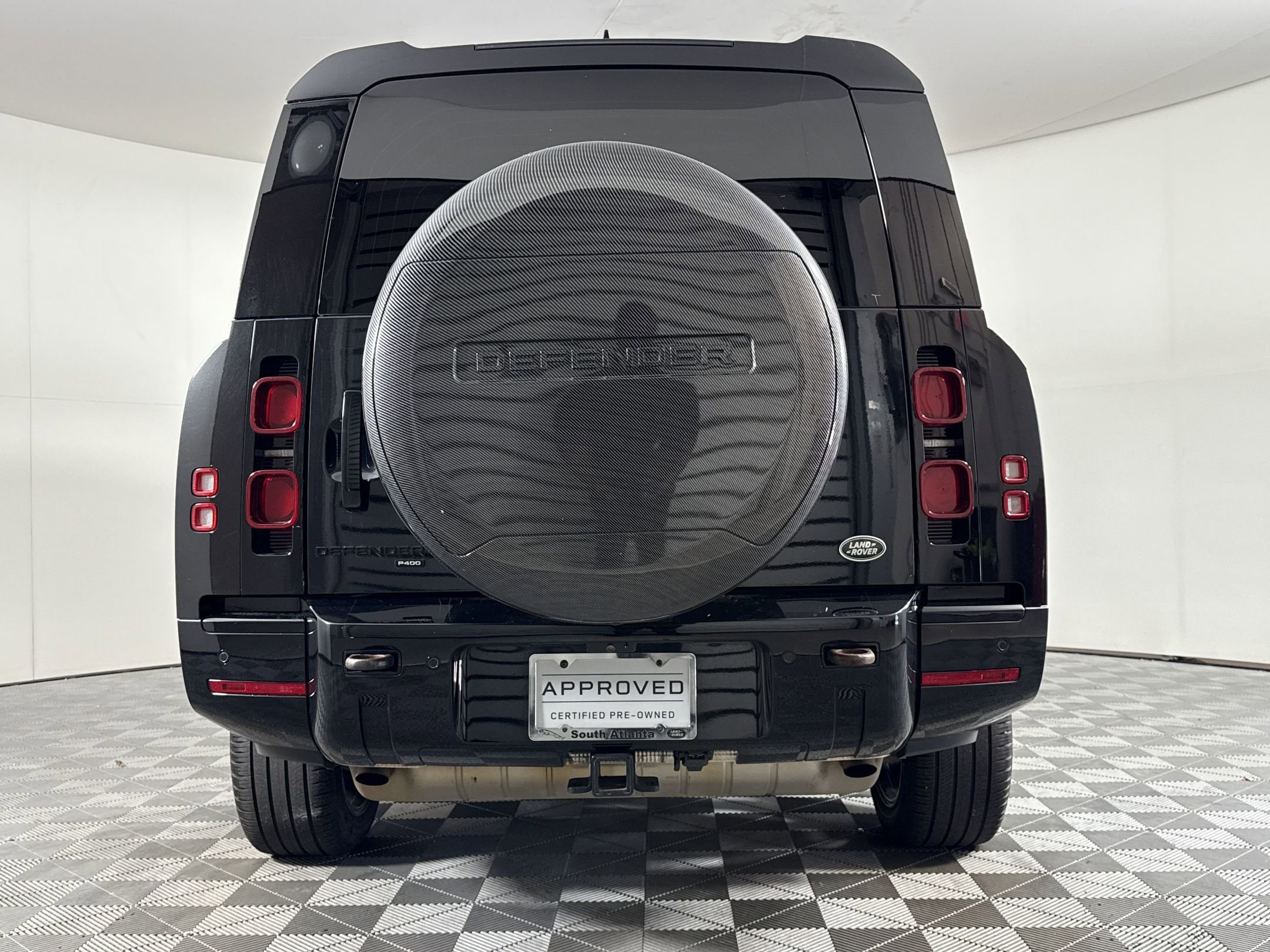 Used 2023 Land Rover Defender 130 X-Dynamic SE image 10