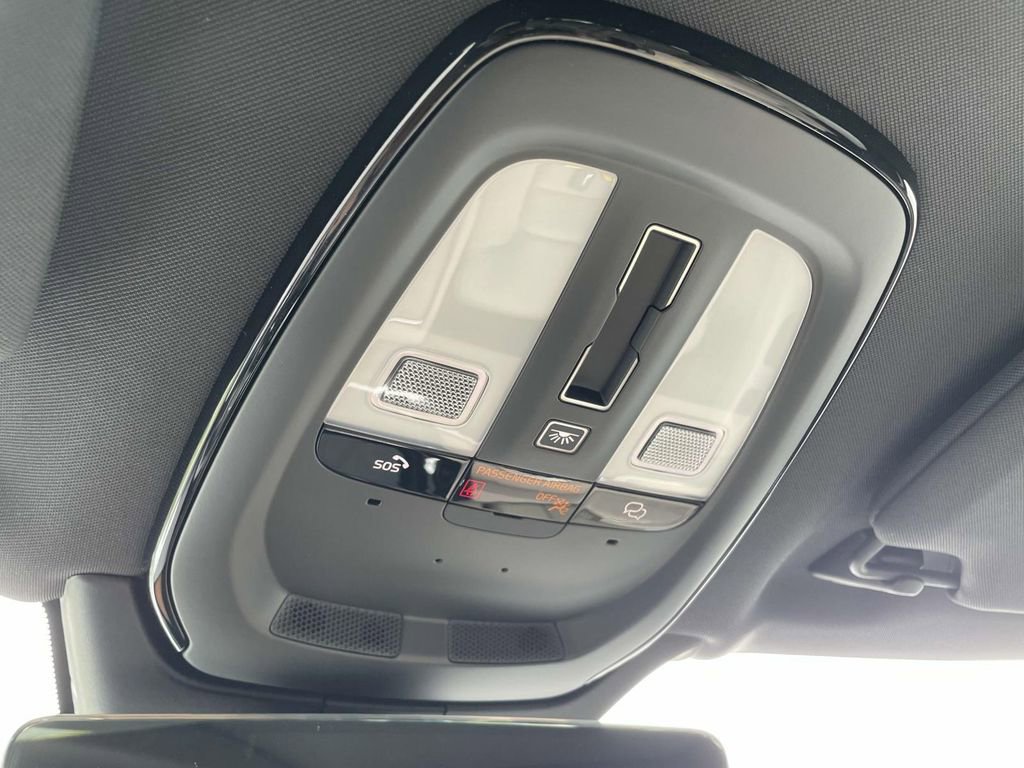 New 2026 Volvo XC90 B5 Core image 25