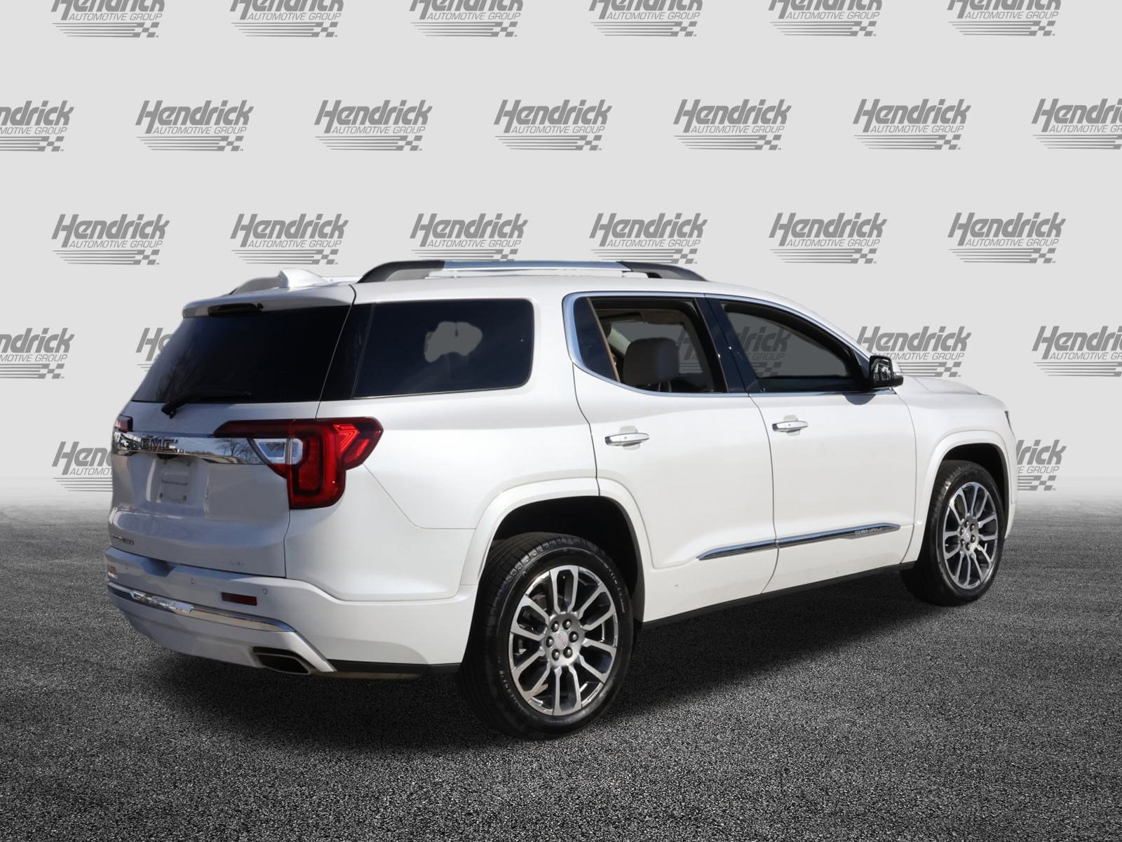 Used 2023 GMC Acadia Denali w/ Denali Ultimate Package image 9