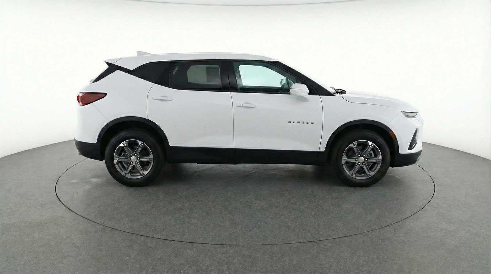 Used 2025 Chevrolet Blazer LT FWD image 11