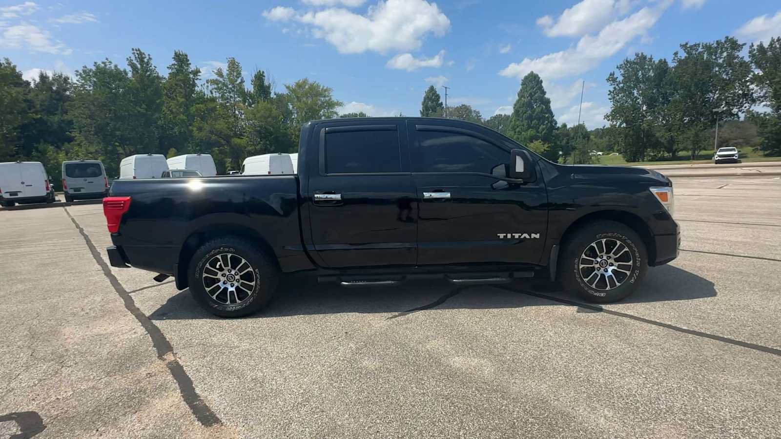 Used 2021 Nissan Titan SV w/ SV Convenience Package RWD image 9
