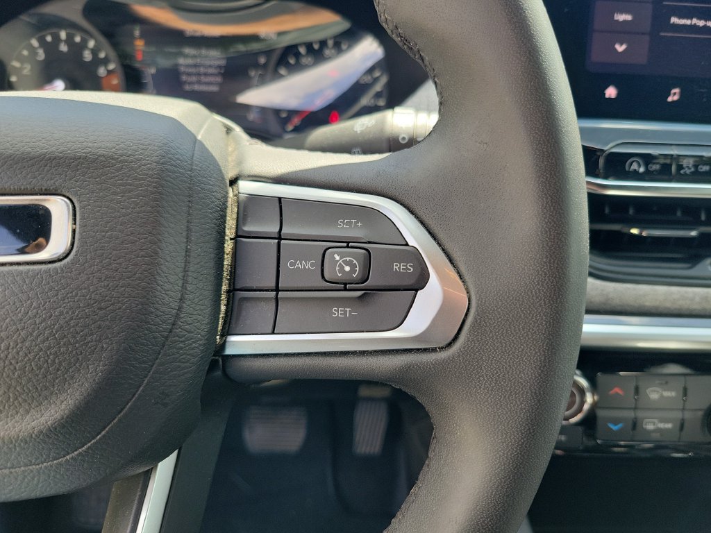 Used 2024 Jeep Compass Latitude AWD/4WD image 25