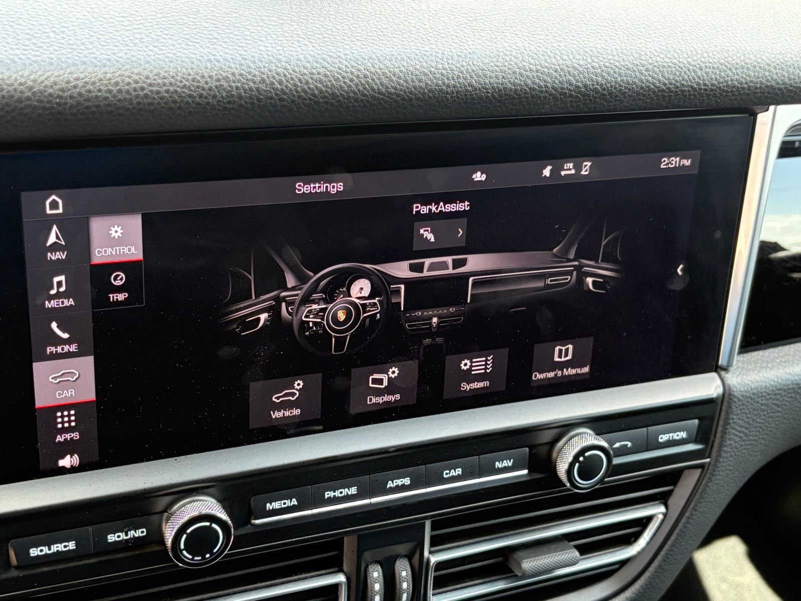 Used 2020 Porsche Macan image 28