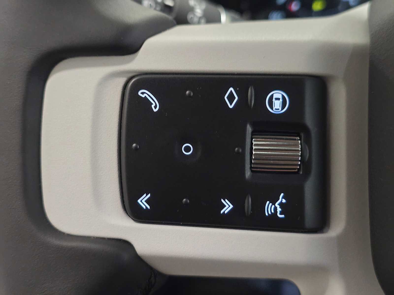 New 2026 Land Rover Defender 130 X-Dynamic SE image 32