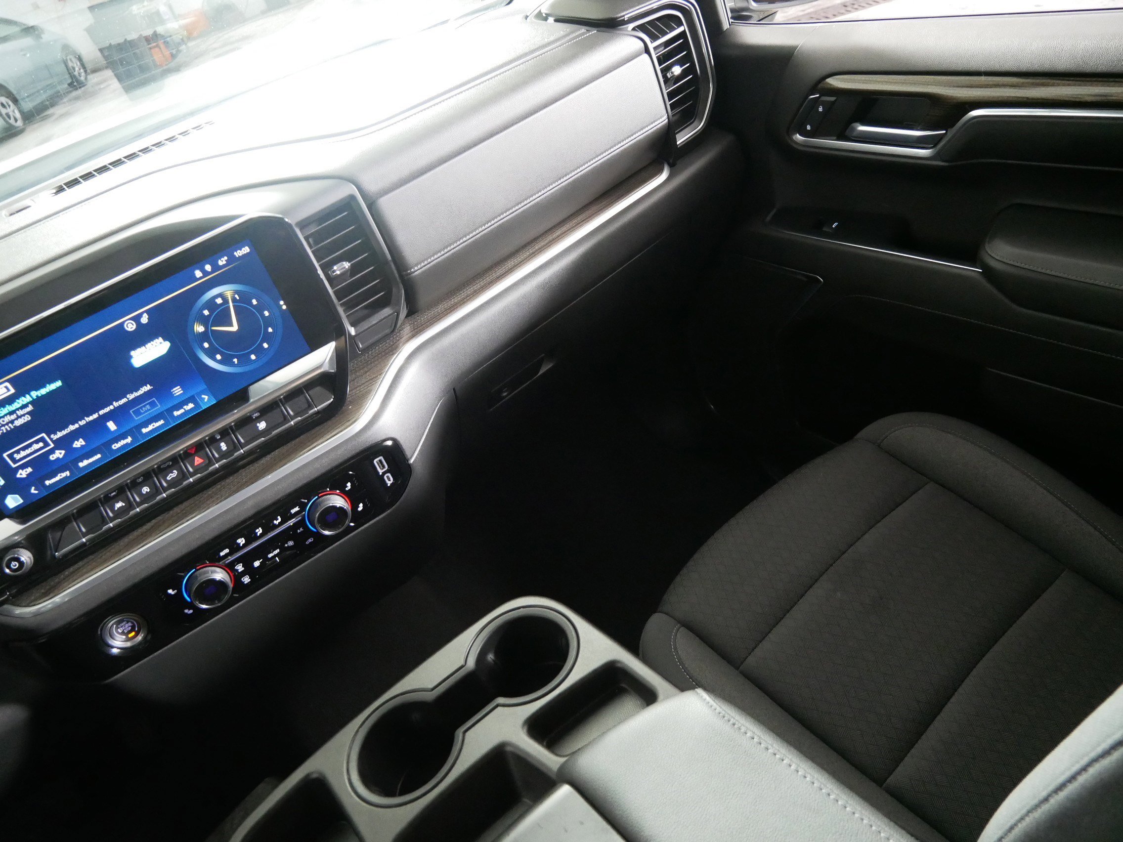 Used 2022 Chevrolet Silverado 1500 LT AWD/4WD image 11