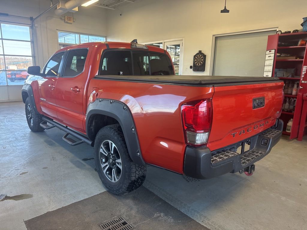 Used 2016 Toyota Tacoma TRD Sport w/ Towing Package image 5