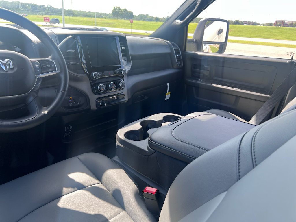 New 2026 RAM 3500 Tradesman AWD/4WD image 22