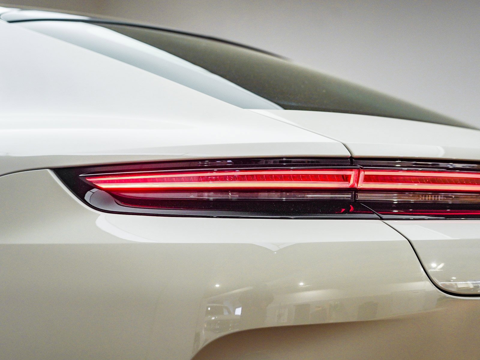 Used 2025 Porsche Panamera 4S image 8