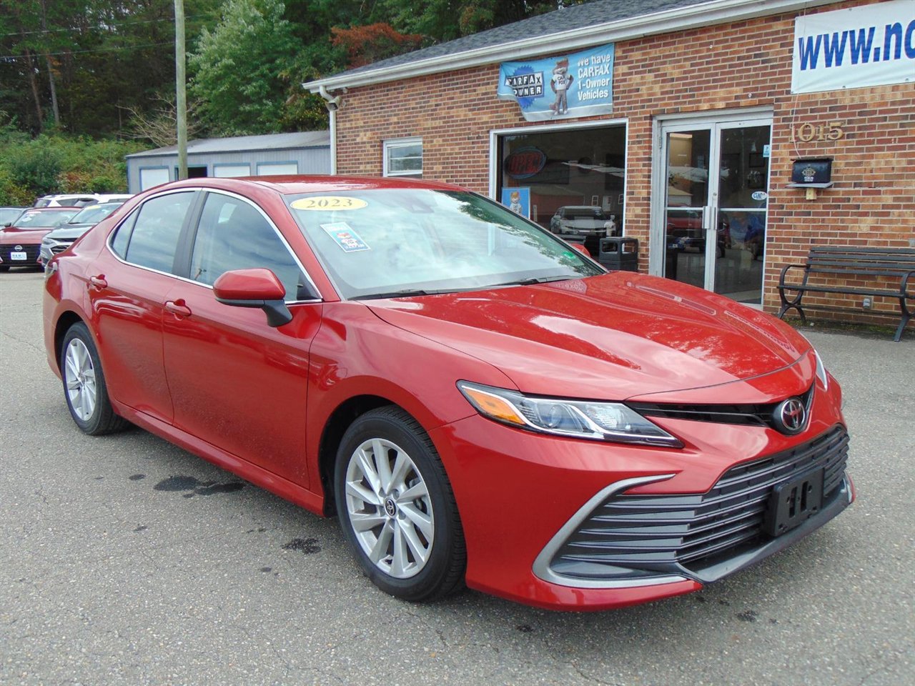 Used 2023 Toyota Camry LE image 3