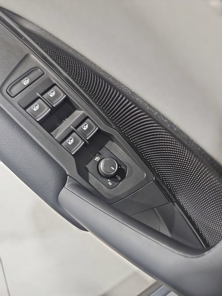 Certified 2025 Volkswagen Tiguan SE R-Line AWD/4WD image 14