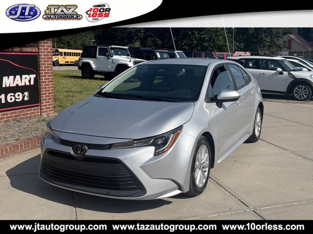 Used 2024 Toyota Corolla LE w/ LE Convenience Package FWD image 3