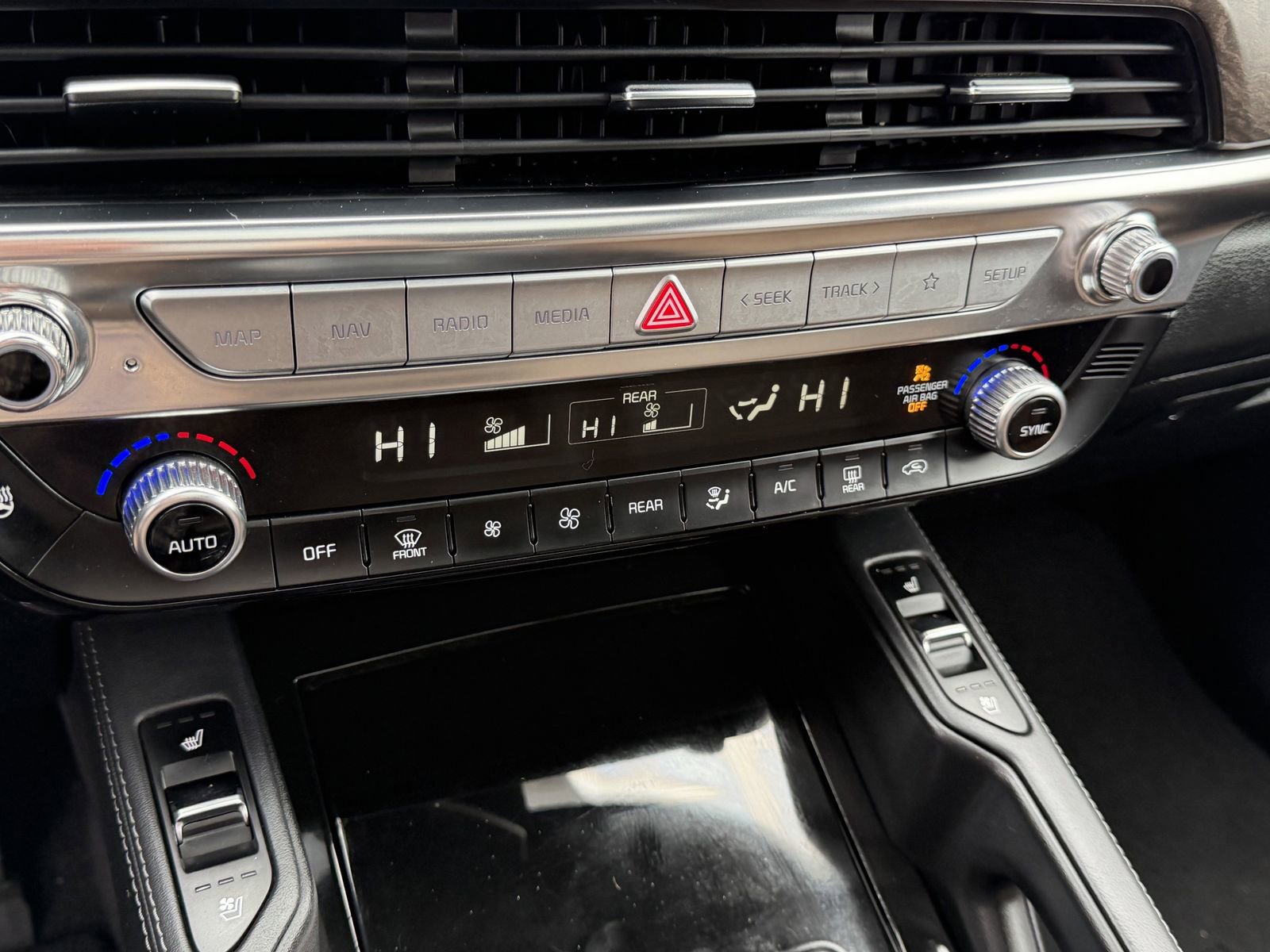 Used 2021 Kia Telluride SX w/ SX Prestige Package image 18