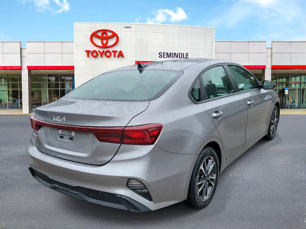 Used 2024 Kia Forte LXS image 3