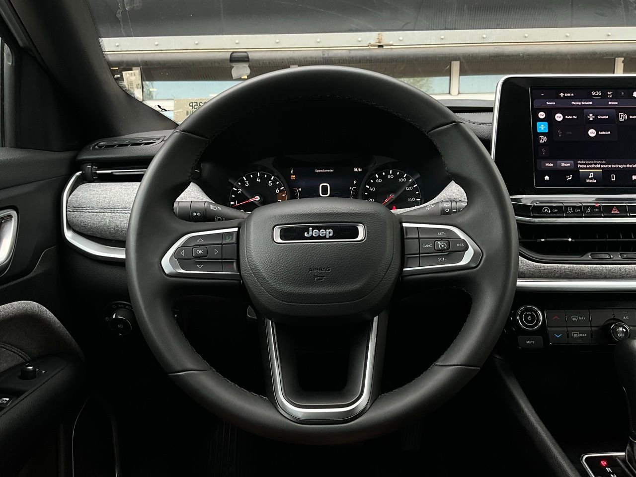Used 2025 Jeep Compass Latitude AWD/4WD image 33