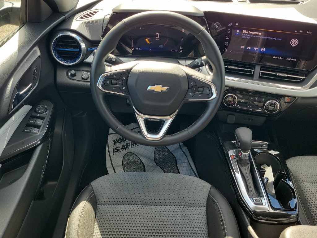 Used 2024 Chevrolet Trax LT w/ LT Convenience Package FWD image 31