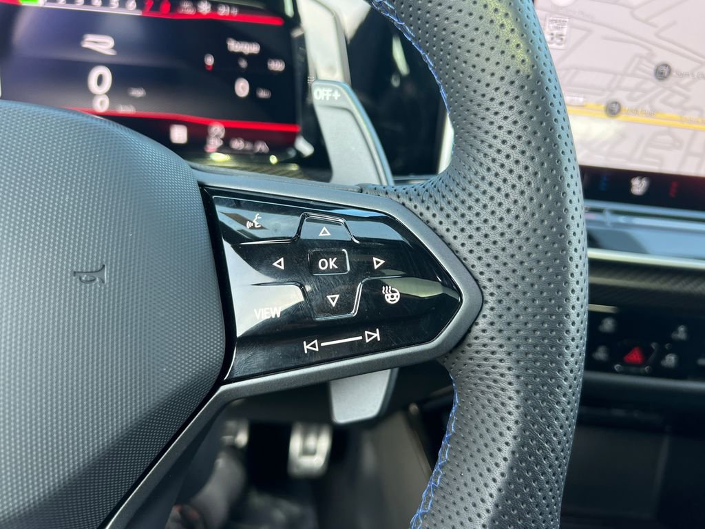 Used 2025 Volkswagen Golf R 2.0T image 31