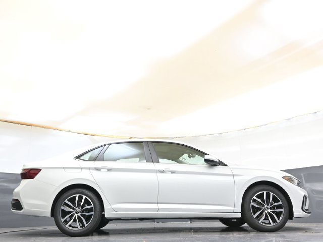 Used 2026 Volkswagen Jetta SE FWD image 42