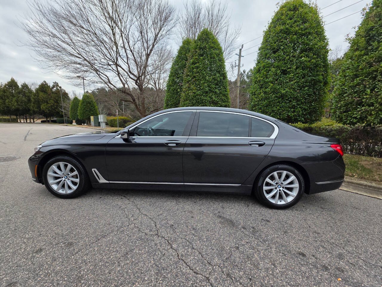 Used 2019 BMW 740i xDrive AWD/4WD image 4
