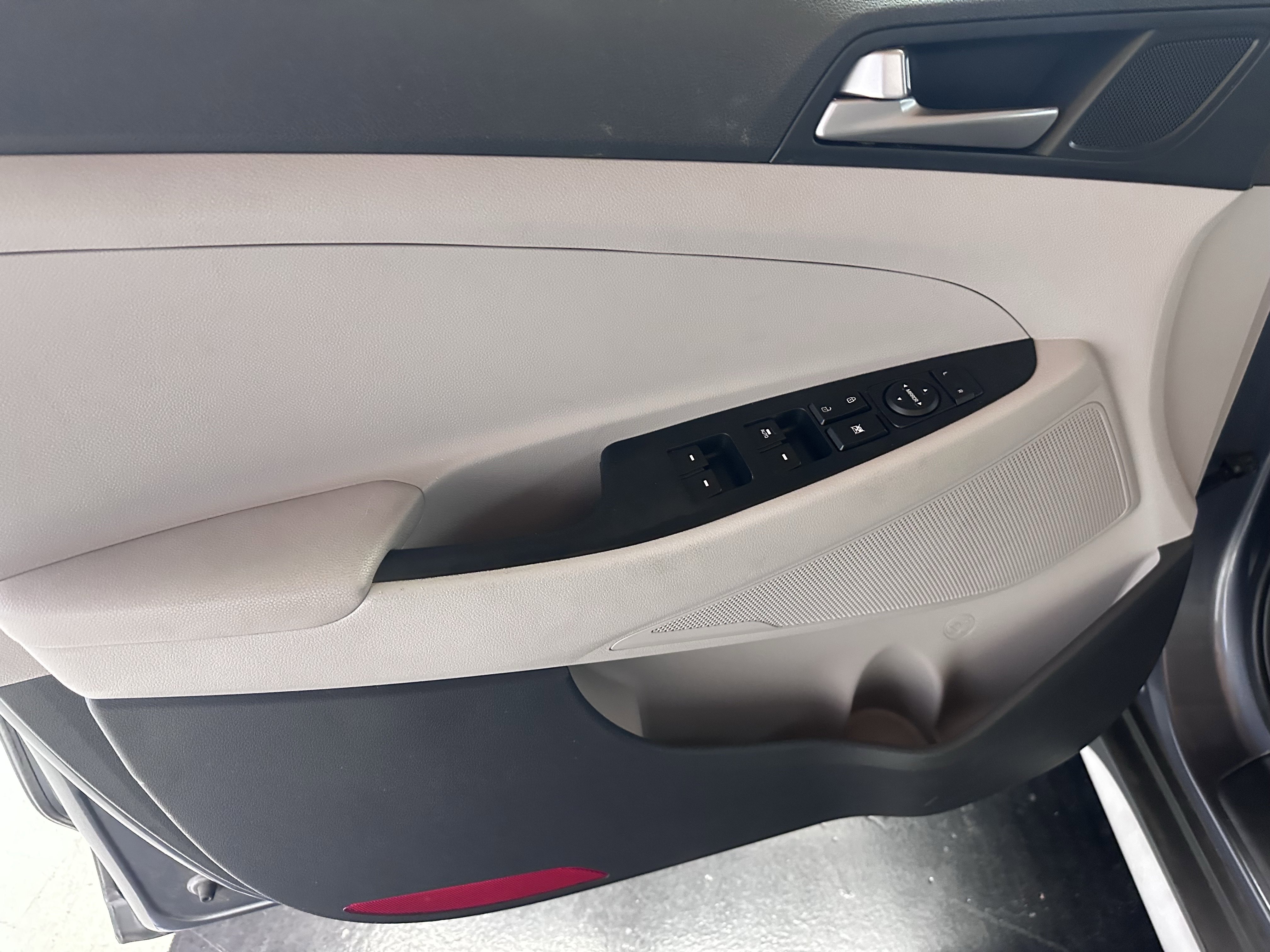 Used 2018 Hyundai Tucson Sport w/ Cargo Package image 40