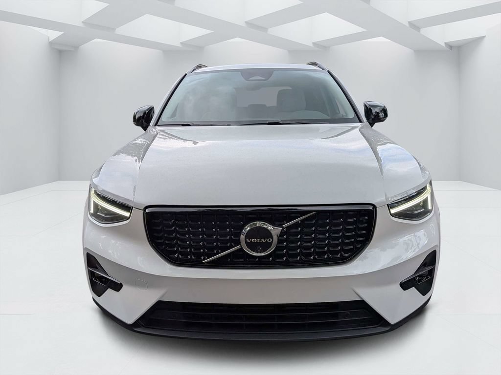 Certified 2026 Volvo XC40 B5 Plus AWD/4WD image 8