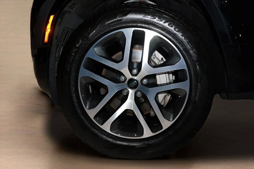 Used 2023 Land Rover Defender 110 X-Dynamic SE image 44