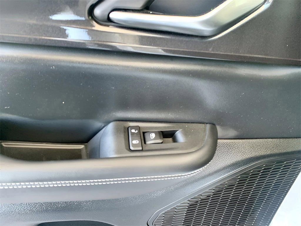 Used 2023 Jeep Grand Cherokee Laredo image 19