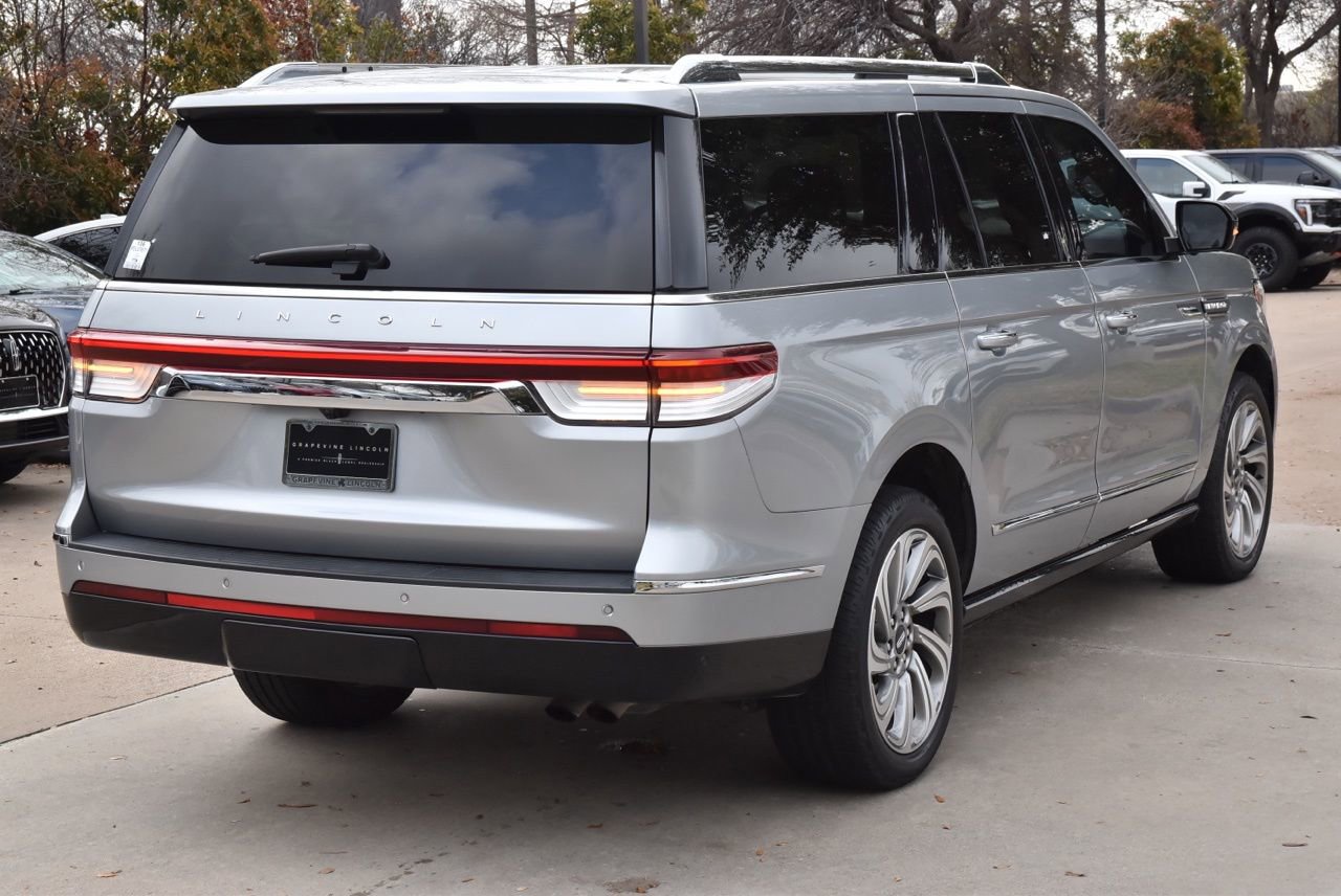 Used 2023 Lincoln Navigator L Reserve image 8