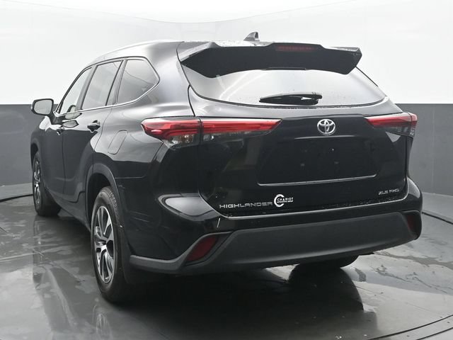 Used 2023 Toyota Highlander XLE AWD/4WD image 4