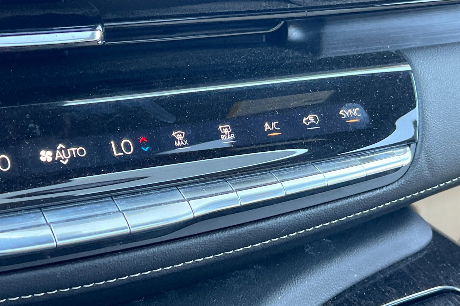 Used 2023 Cadillac Escalade Premium Luxury w/ Performance Package image 30