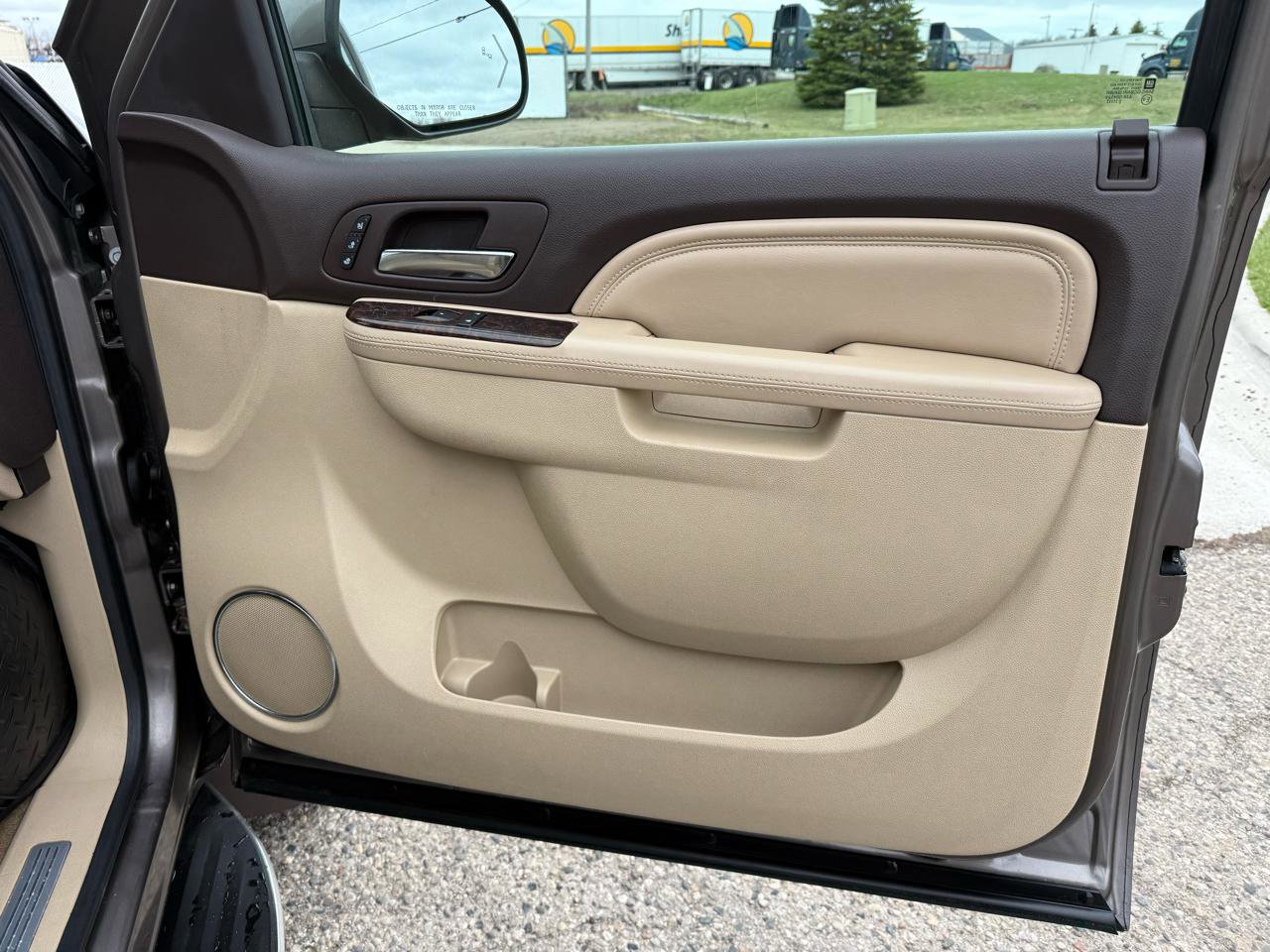 Used 2011 GMC Yukon Denali image 31