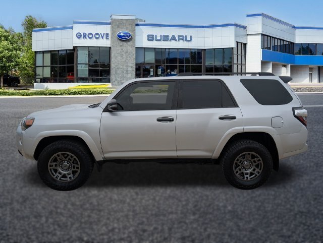 Used 2020 Toyota 4Runner Venture w/ Moonroof Package AWD/4WD image 2
