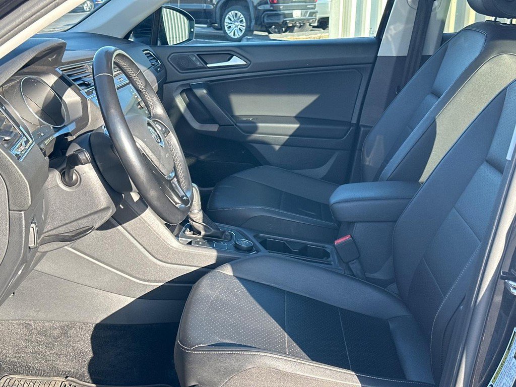 Used 2019 Volkswagen Tiguan SE w/ Panoramic Sunroof Package image 19
