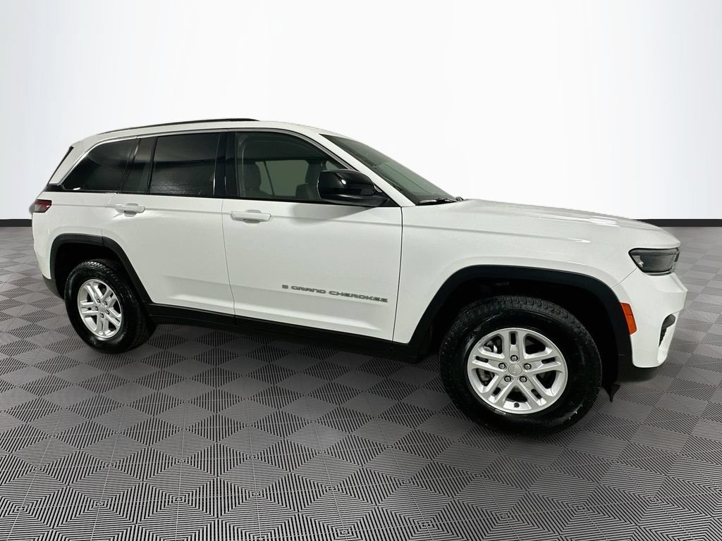 Certified 2023 Jeep Grand Cherokee Laredo AWD/4WD image 8