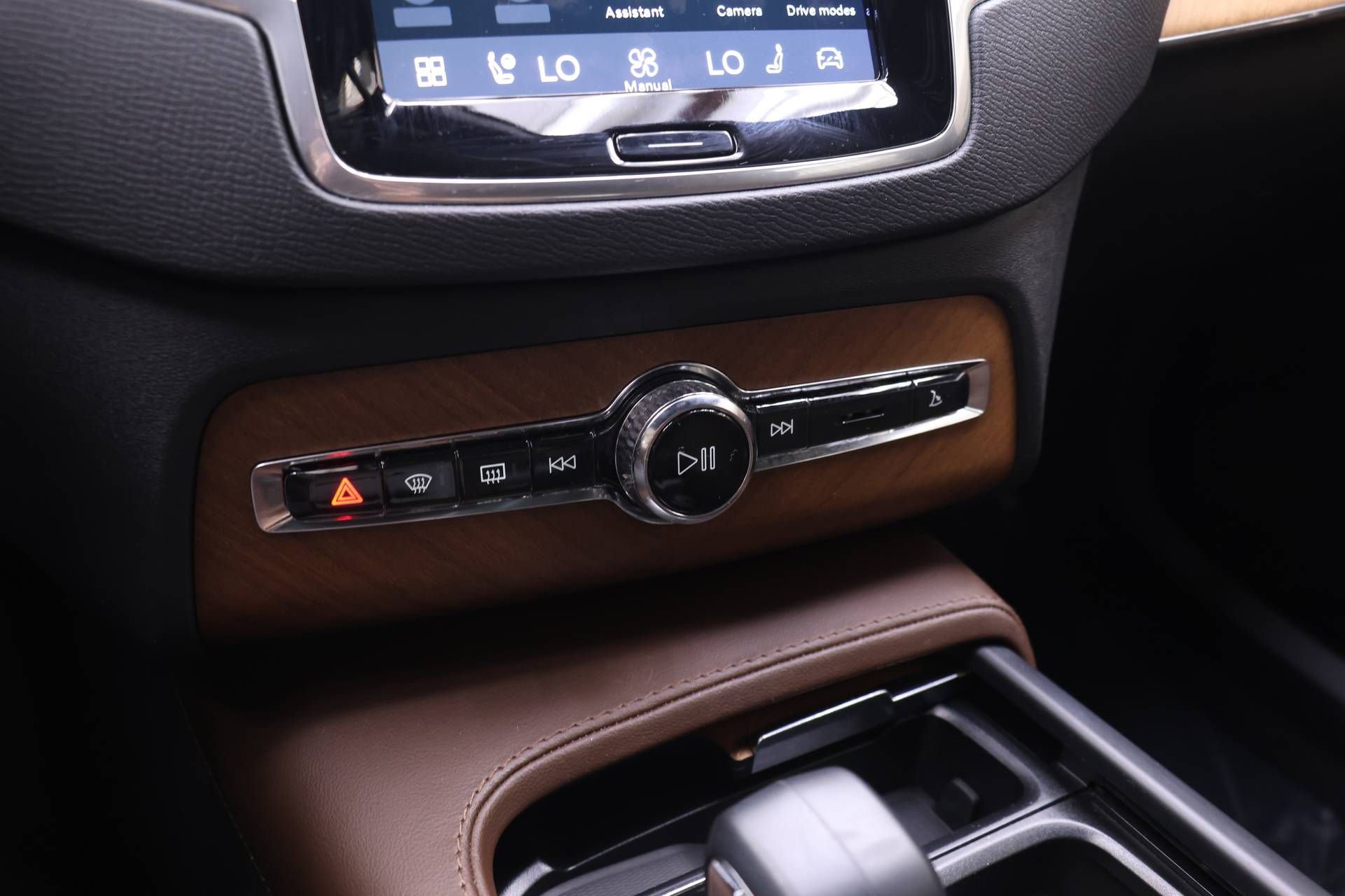 Certified 2023 Volvo XC90 B6 Plus w/ Protection Package Premier AWD/4WD image 10