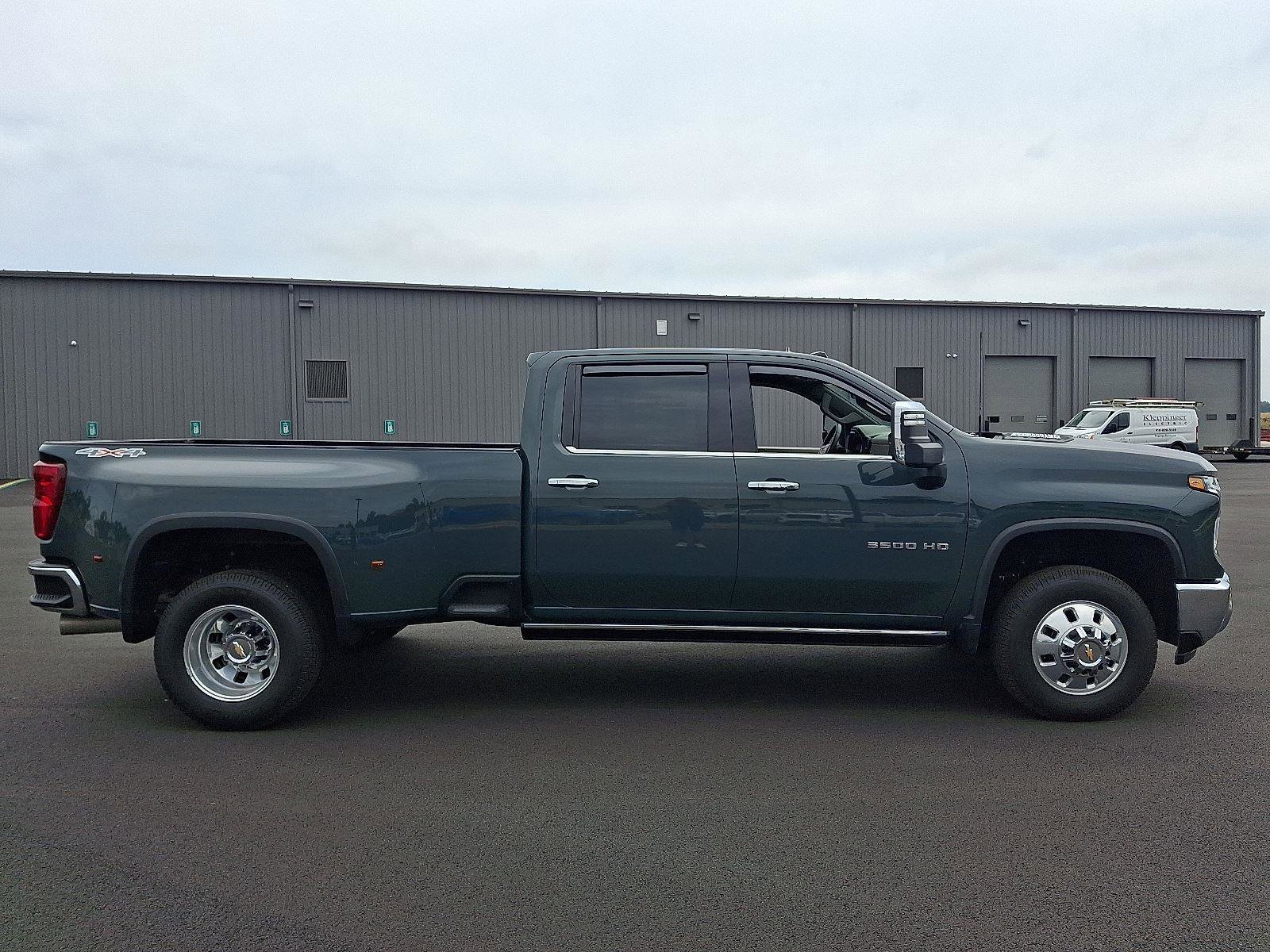 Used 2025 Chevrolet Silverado 3500 LTZ w/ LTZ Plus Package image 6