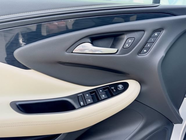 Used 2018 Buick Envision Essence FWD image 13