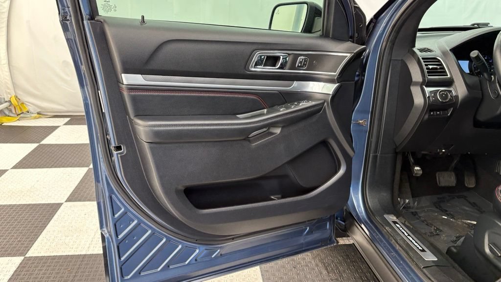 Used 2019 Ford Explorer Sport w/ Equipment Group 401A AWD/4WD image 18