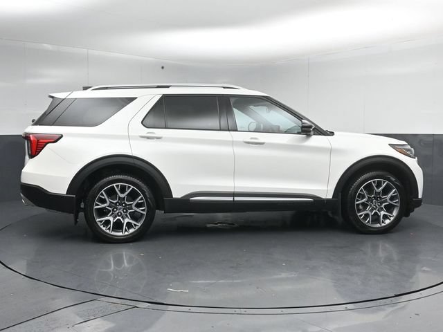 Certified 2025 Ford Explorer Platinum w/ Ultimate Package AWD/4WD image 8