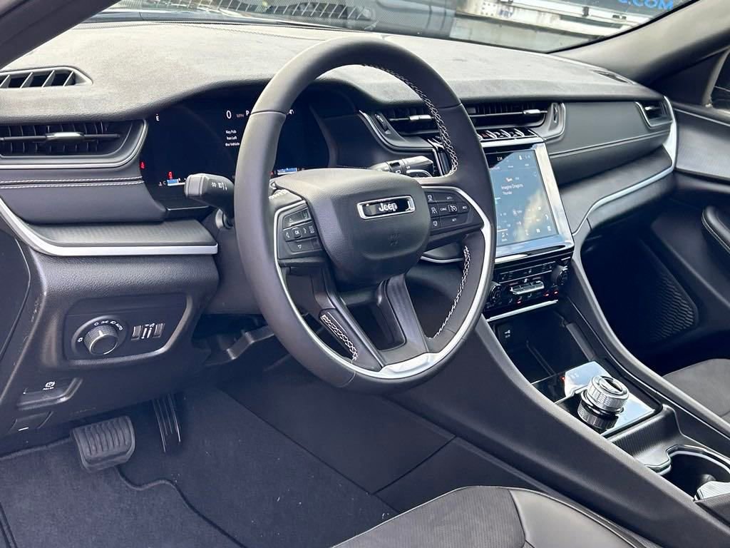 New 2024 Jeep Grand Cherokee Altitude RWD image 32