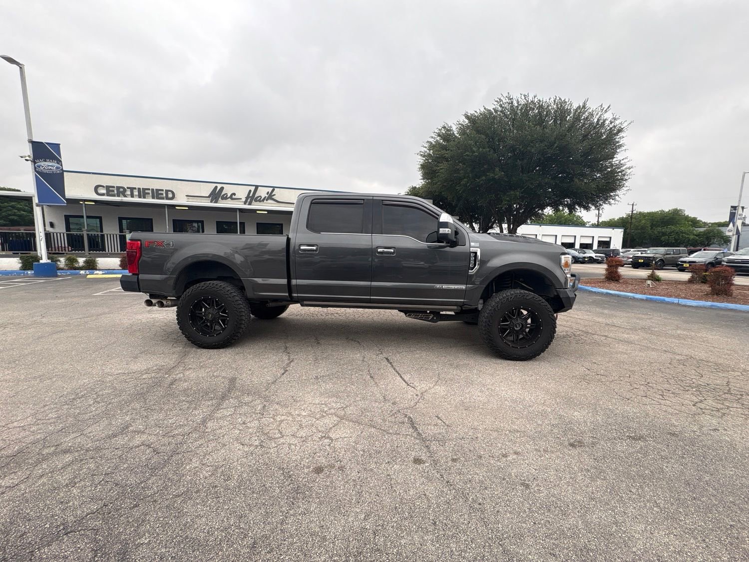 Used 2020 Ford F250 Platinum w/ FX4 Off-Road Package AWD/4WD image 2