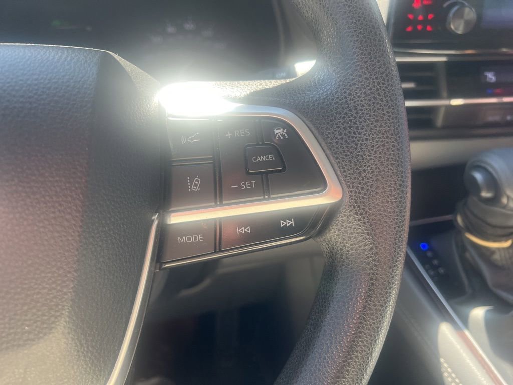 Used 2021 Toyota Sienna LE image 3