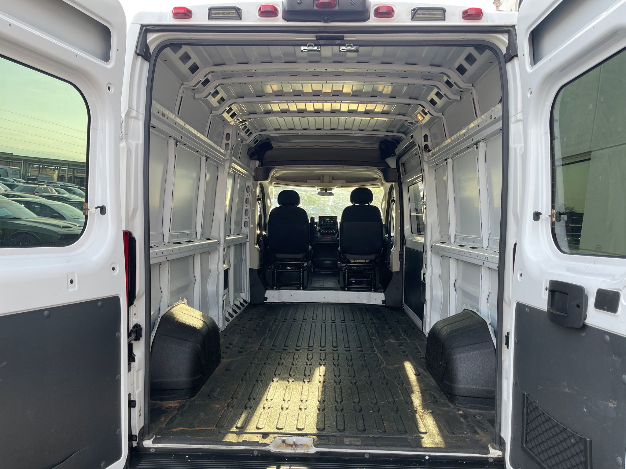 Used 2020 RAM ProMaster 2500 w/ Premium Appearance Group FWD image 22