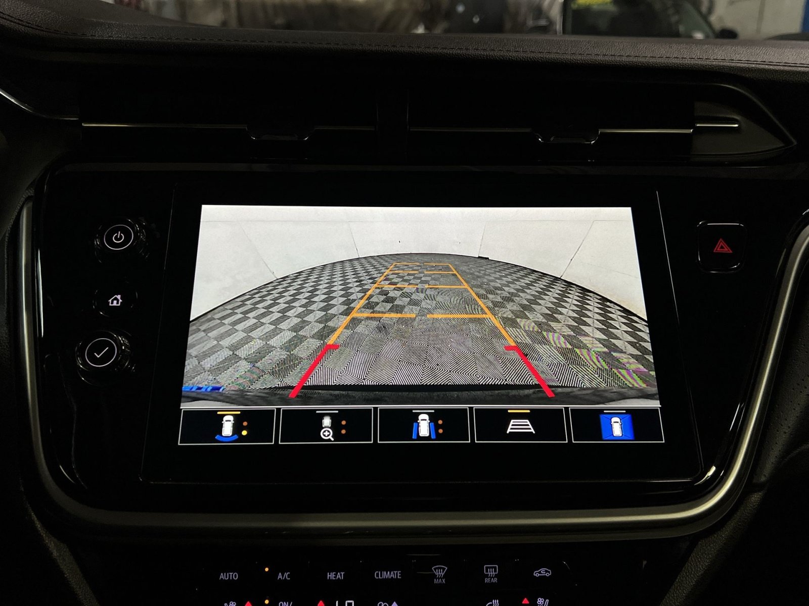 Used 2023 Chevrolet Bolt EUV Premier FWD image 19