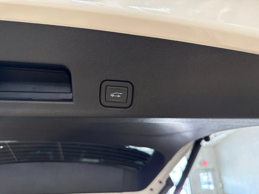 New 2026 GMC Acadia Elevation w/ Elevation Premium Package AWD/4WD image 17